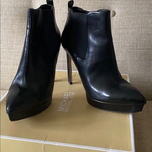 Michael kors meadow bootie